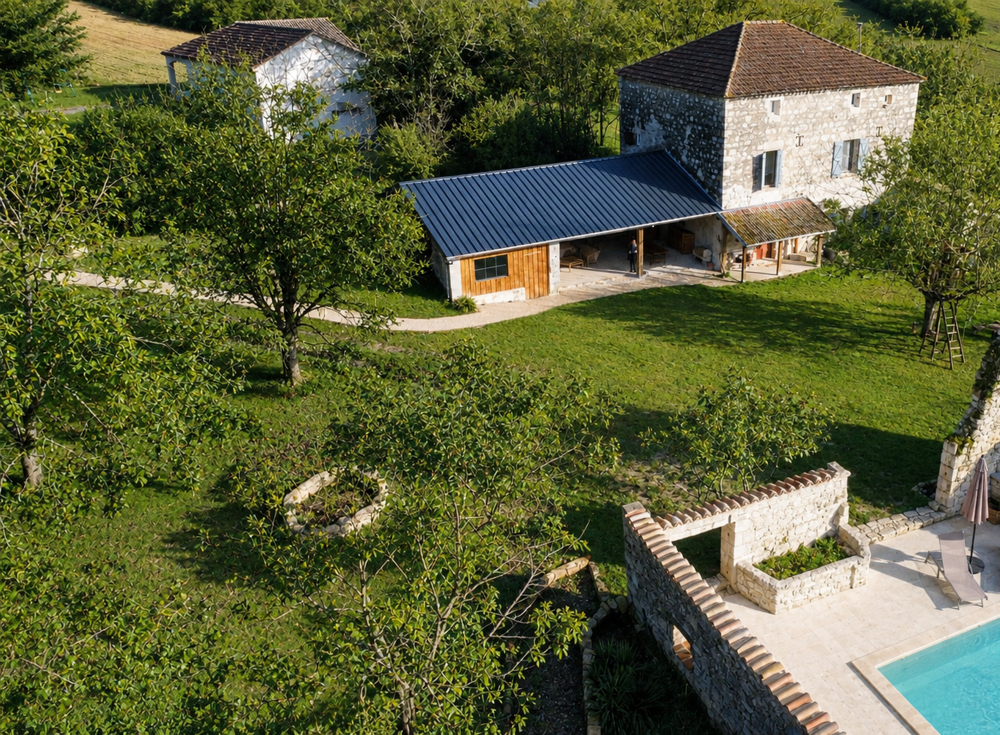 Magnifique maison en pierre de 227 m2 entièrement restaurée et ses dépendances