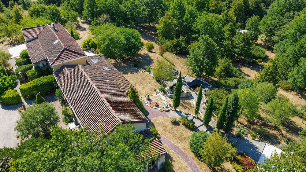 Vente Propriété/Château Charmante propriété quercynoise aménagée en centre de bien être, avec piscine et 2,2 ha de terrain Trespoux rassiels