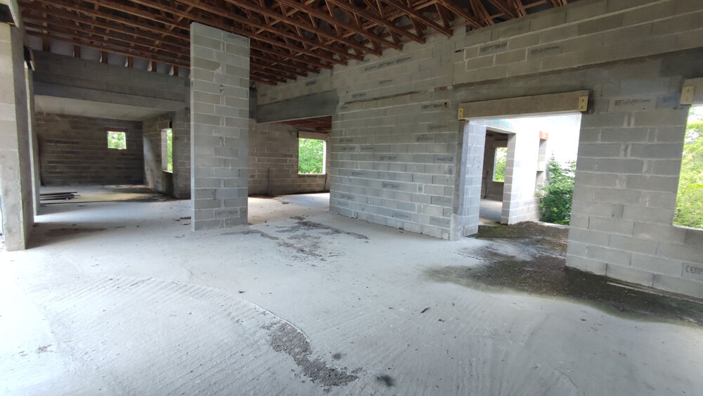 Vente Autre Maison en cours de construction, située sur un terrain de plus de 7 000 m2, isolé au bout d'un sans issue. Anthe