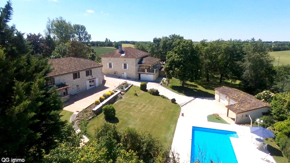 Belle propriété quercynoise avec 2 grandes maisons, piscine et 1 ha terrain