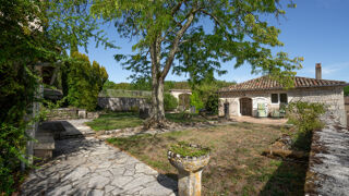 Propriété/château à vendre 15 + pièces 250 m²