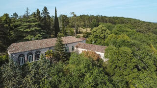  Propriété/château à vendre 13 pièces 341300 m²
