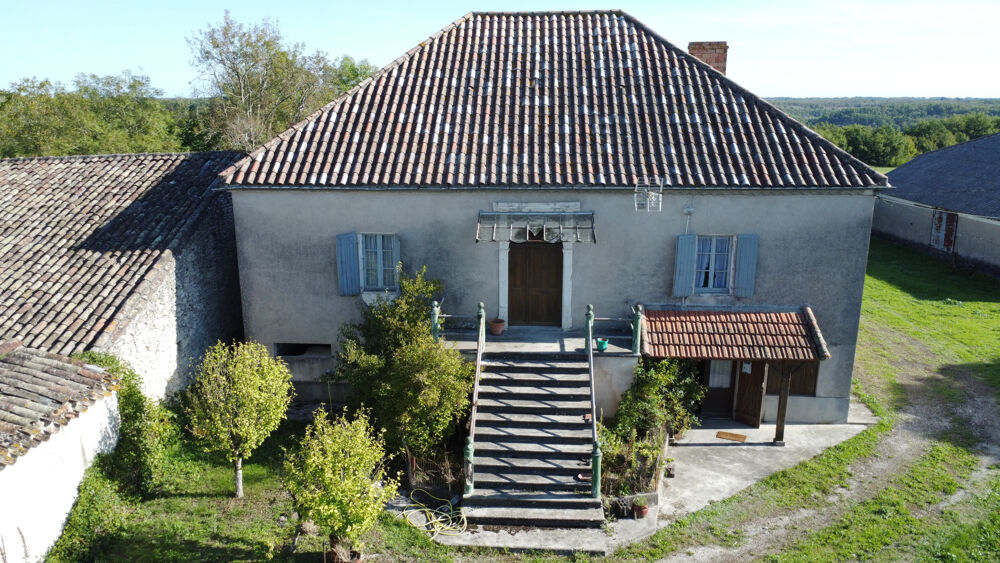 propriété composé d'une maison d'habitation et de 3 dépendances sur un terrain d'env 6 hectares