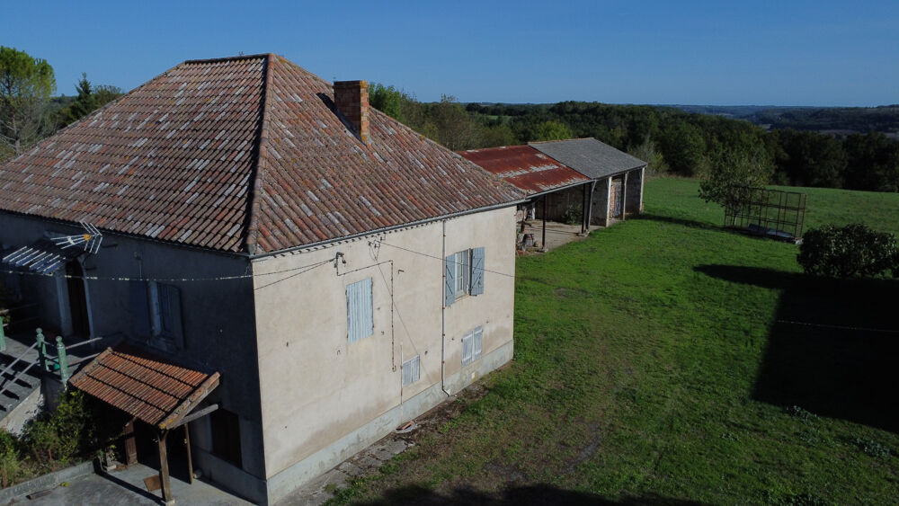 propriété composé d'une maison d'habitation et de 3 dépendances sur un terrain d'env 6 hectares