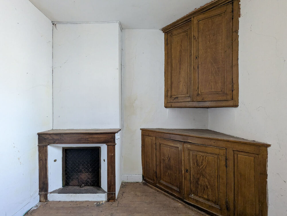 Vente Maison Situé au cœur du village immeuble comprenant 7 appartements, caves et combles Montcuq en quercy blanc