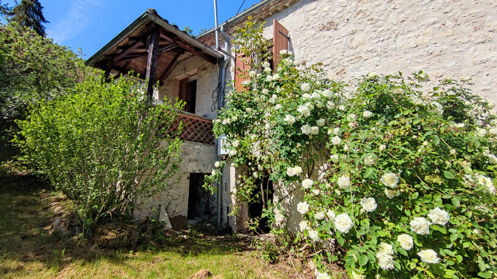 Vente Maison Maison en pierre d'env 100 m2 et ses dépendances sur un terrain de 2690 m2 Trejouls