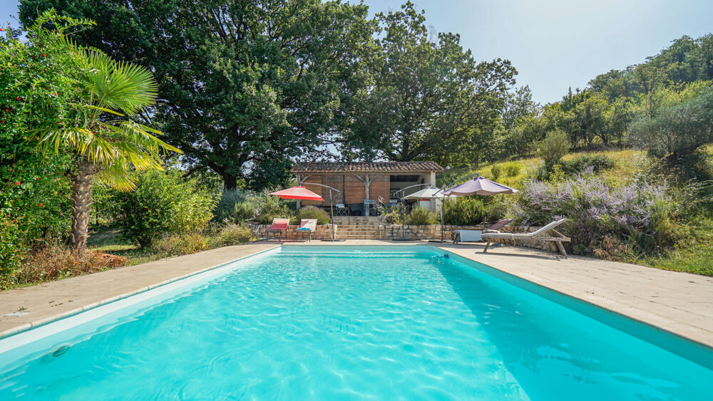 Magnifique propriété quercynoise avec son pigeonnier, piscine, grange et 7,5 ha de terrain