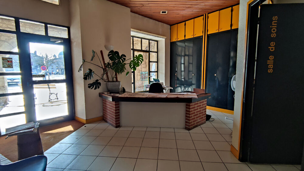 Idéal investisseur, maison de village en pierre en plein coeur de village 241 m2 habitable