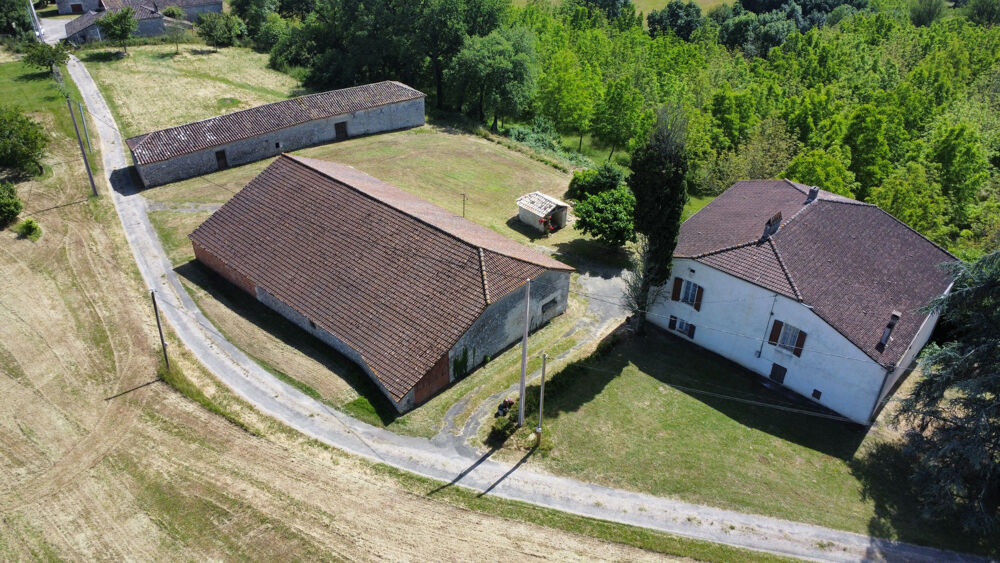 Vente Propriété/Château Belle maison quercynoise en pierre de 165 m2 à restaurer avec des dépendances ( grange et longère ) St nazaire de valentane