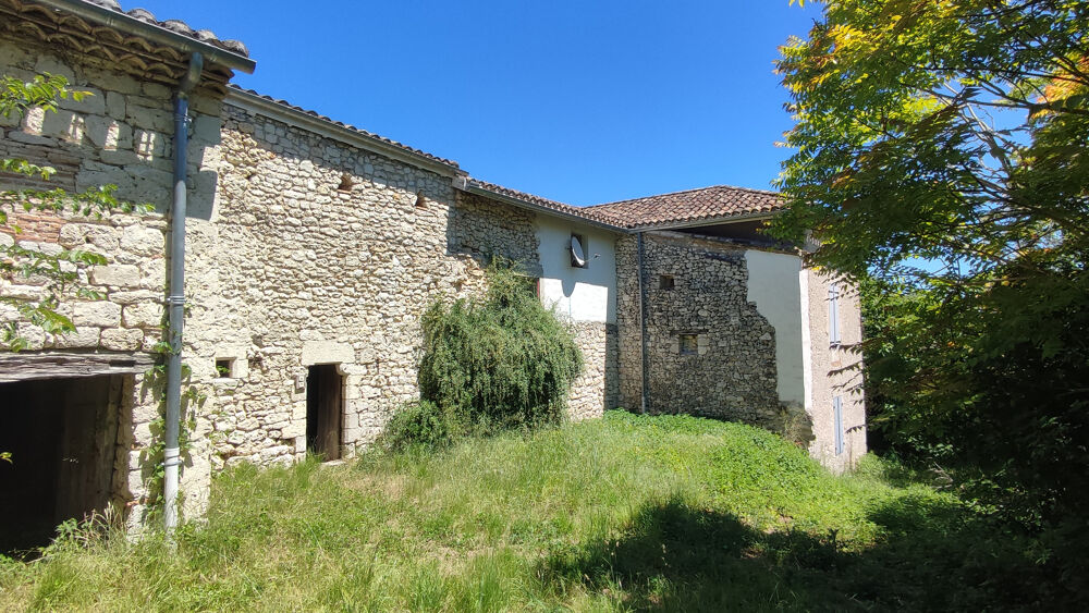 Vente Maison Maison Quercynoise avec trois chambres a rénover sur 6000 m2 de terrain, de nombreuses dépendances attenantes Touffailles