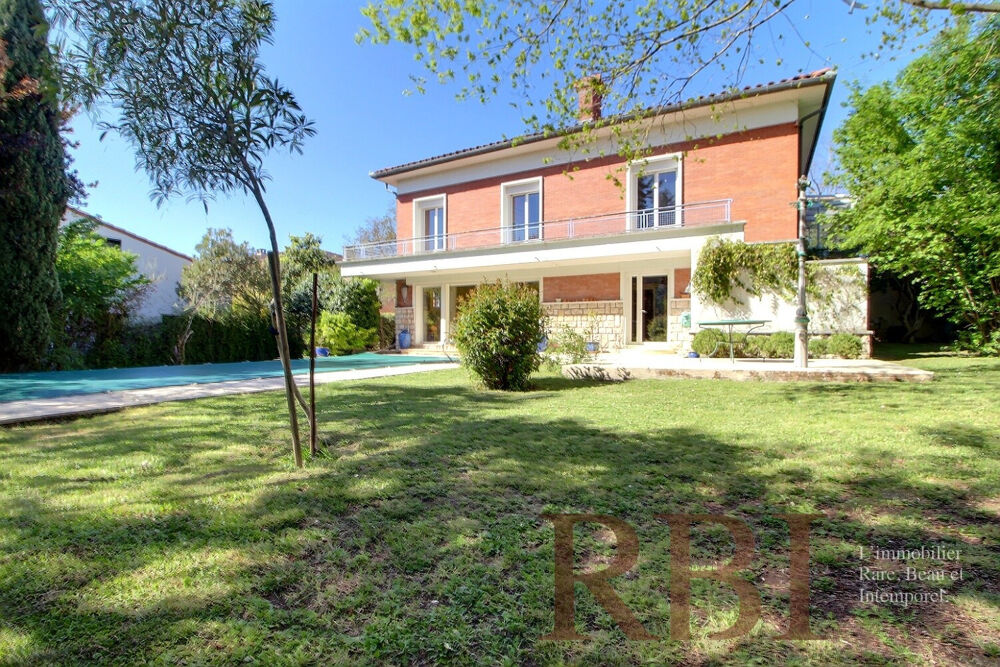 Grande maison familiale avec jardin et piscine