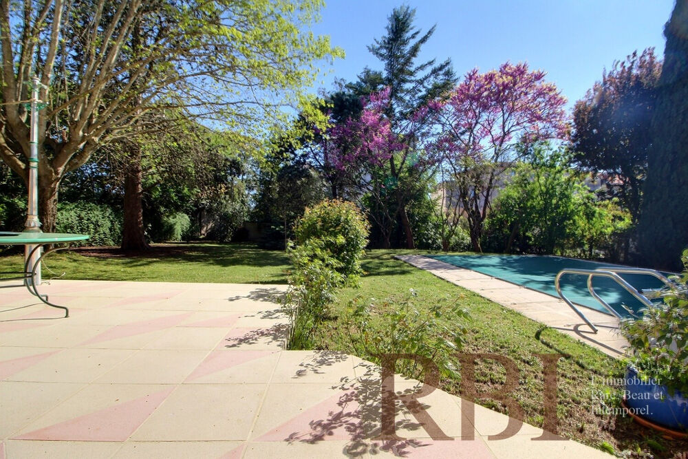 Grande maison familiale avec jardin et piscine