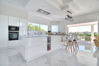  Maison à louer 6 pièces 238 m²