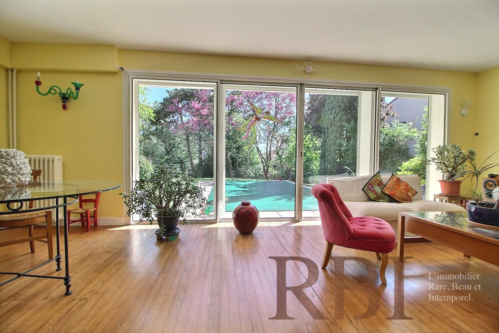 Grande maison familiale avec jardin et piscine