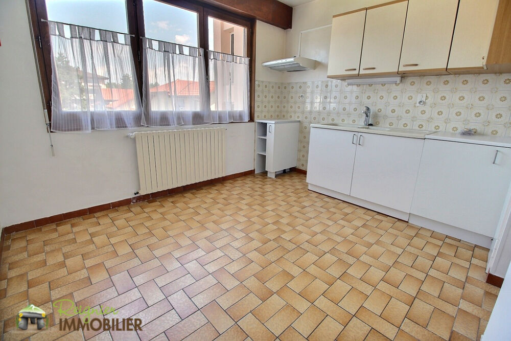 Vente Appartement Au centre, appartement T3 de 61m2 + cave + place de stationnement Reignier esery