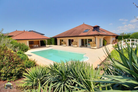 Jolie maison d'architecte de 260m2 avec piscine et pool house sur terrain de 2350m2 990000 Etaux (74800)