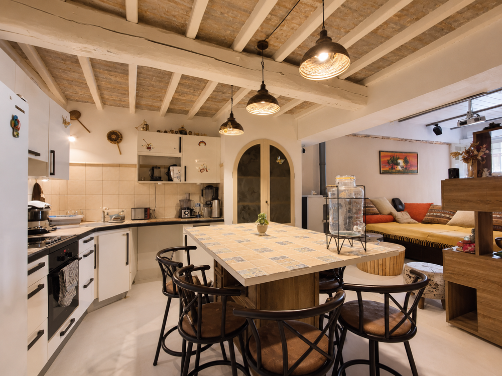 MAISON DE VILLAGE AVEC GARAGE TERRASSE ET DEPENDANCE