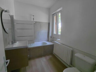  Appartement à louer 2 pièces 70 m²