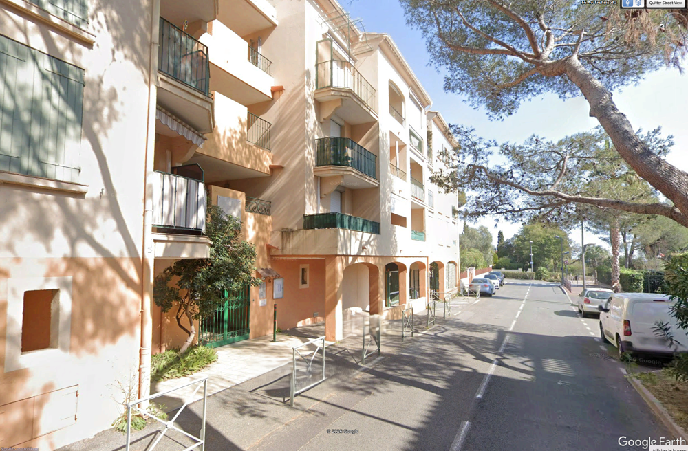 Fréjus Saint-Aygulf duplex T2 37 m2 avec balcon au dernier étage d'une résidence avec ascenseur en bord de mer