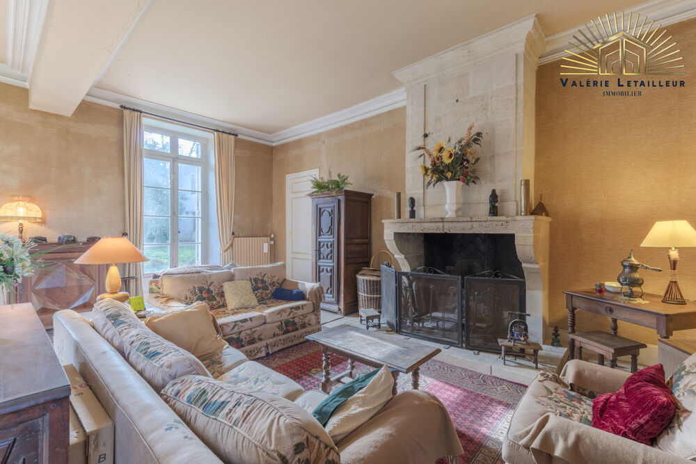 Domaine d'exception en pierre : Charme et Potentiel au Coeur de 4 Hectares de Verdure