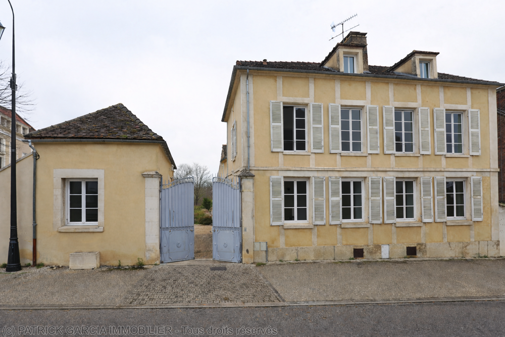 Demeure de caractère avec piscine chauffée, jacuzzi et sauna proche Auxerre