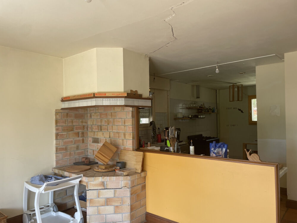 JAVREZAC MAISON DE 206 M2 A RENOVER SUR PARC DE 11936 M2