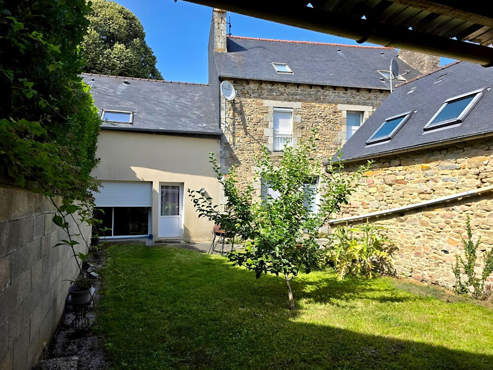 Rare sur le marché Ensemble immobilier de caractère au coeur de Saint-Nicolas-du-Pélem (22480)