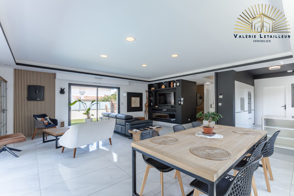 Villa contemporaine 4 chambres avec piscine : le confort du tout à pied