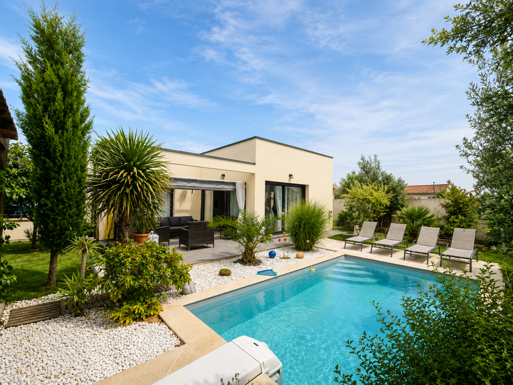 MAISON PLAIN PIED AVEC PISCINE