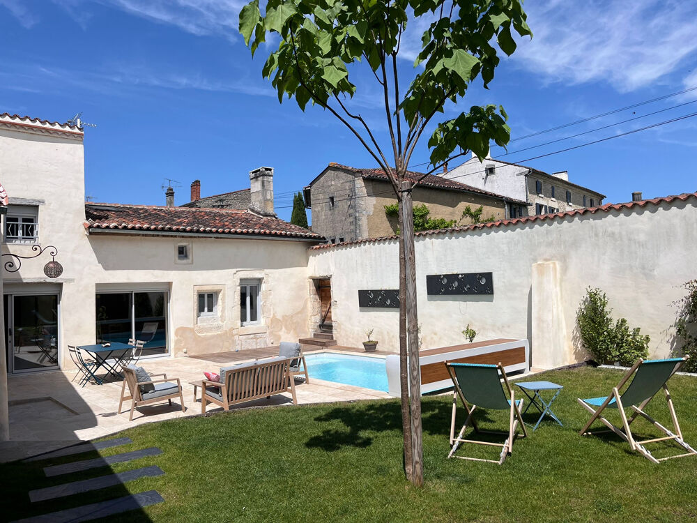 Vente Maison Maison de charme rénovée d'environ 225m2 Cognac quartier St Martin. Coup de coeur. Cognac