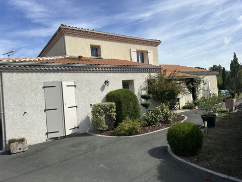   Exclusivité à 9km de Cognac, maison de 177m2,5 chambres et piscine chauffée. Maison - 7 pièce(s) - 177 m²