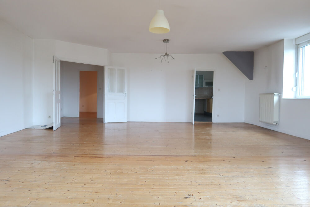 LONGWY HAUT, PROCHE DES FRONTIERES AVEC LE LUXEMBOURG ET LA BELGIQUE, BEL APPARTEMENT ANCIEN DE 134 M2 + GRAND