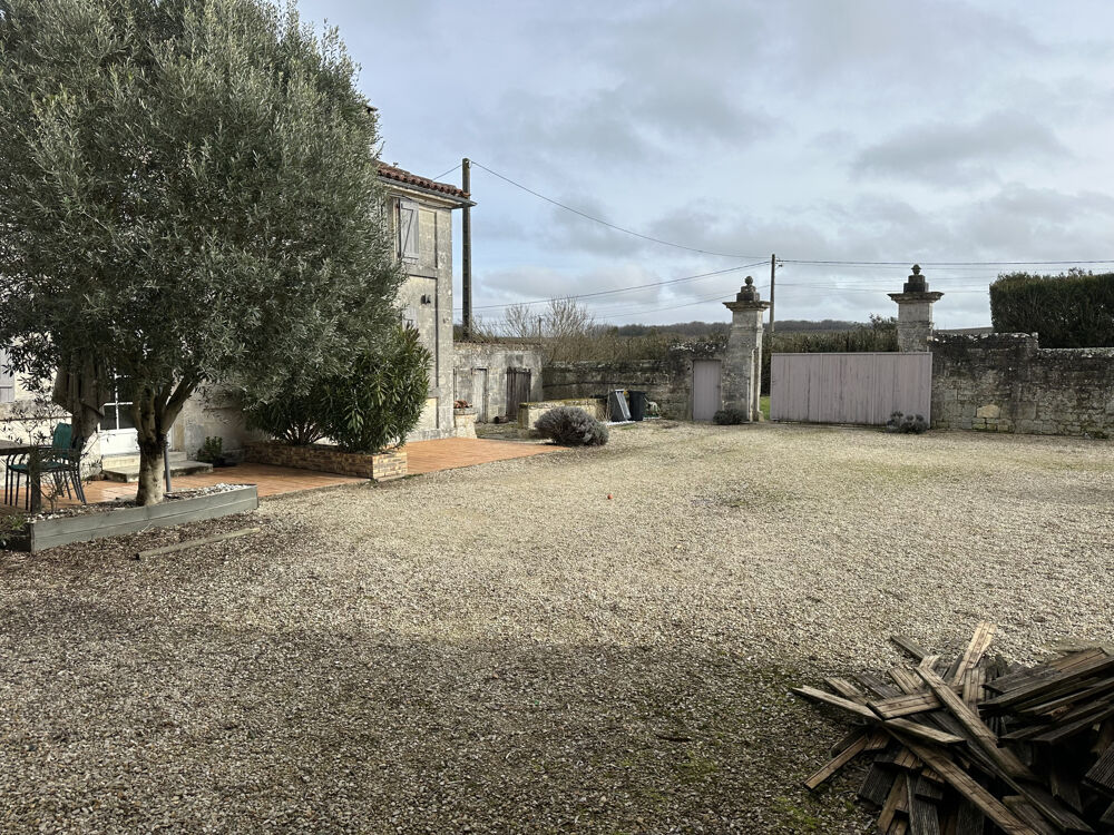 Vente Maison Maison de caractère au cœur de la campagne charentaise. St meme les carrieres