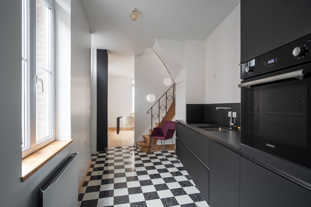 TRES BELLE RENOVATION A 2 PAS DU CENTRE-VILLE