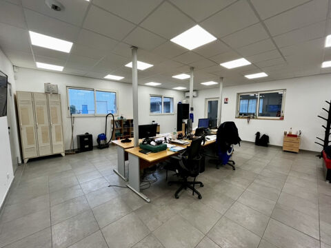 Grand local professionnel à louer 3800 38160 St marcellin