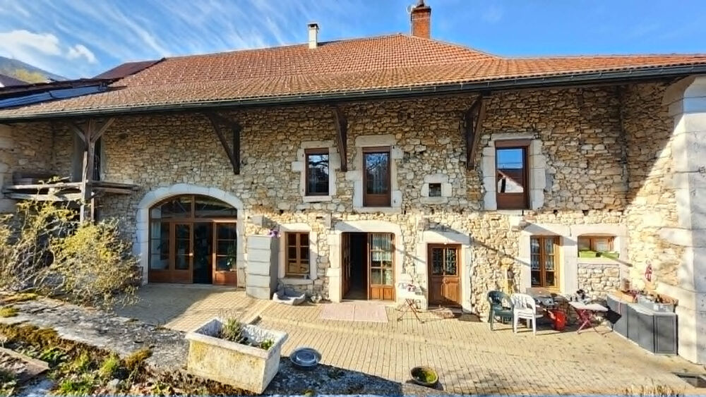 5 CHAMBRES, DE LA PLACE, DE LA PIERRE ET DU BOIS, UN CADRE AU CALME