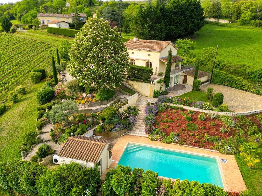 LUXUEUSE VILLA AVEC VUE PANORAMIQUE