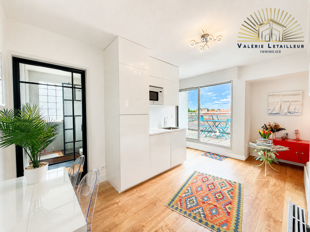 Vente Appartement Magnifique appartement meublé   Dernier étage avec ascenseur   Vue dégagée sans vis-à-vis Bordeaux