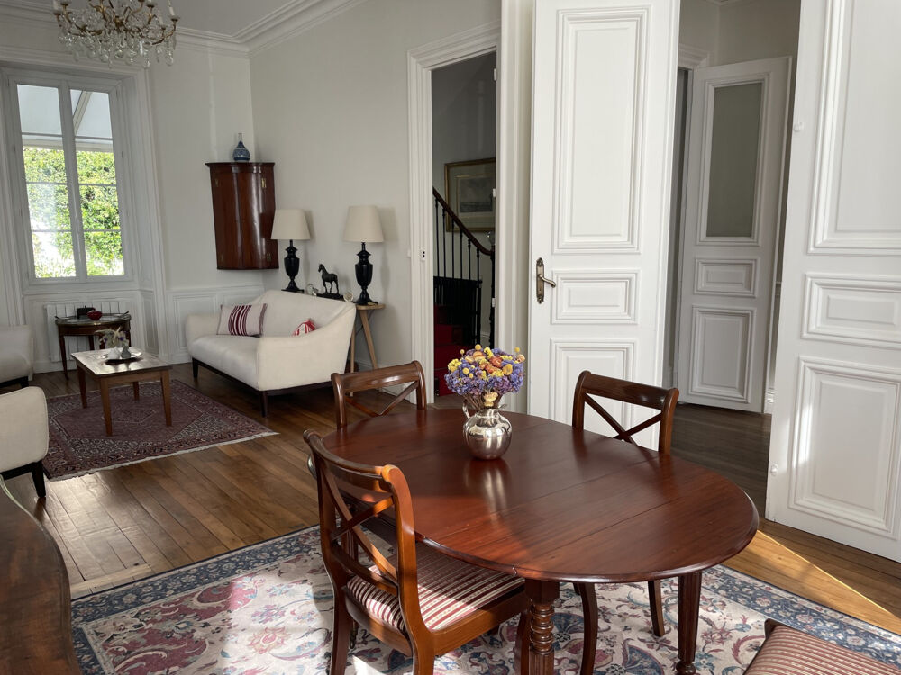 COGNAC MAISON DE CARACTERE ENTIEREMENT RENOVEE 5 CHAMBRES UN BUREAU UN JARDIN PROCHE DU JARDIN PUBLIC ET DE LA