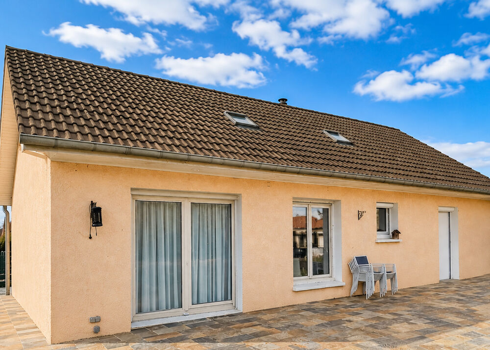 Vente Maison Maison plain-pied offrant environ 158 m2 habitables + garage et abri sur 1950 m2 Peyrieu