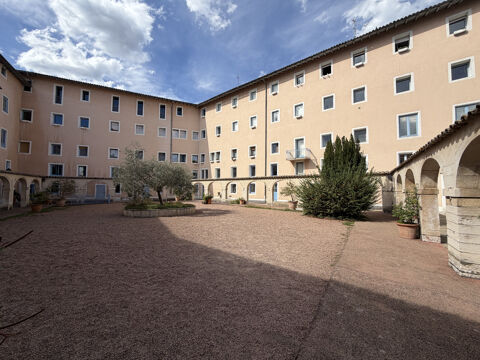   Appartement à rénover Appartement - 4 pièce(s) - 97 m²