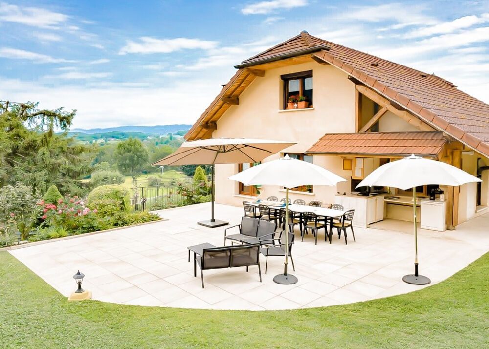 Propriété gîtes environ 300 m2 sur 3300 m2 de terrain