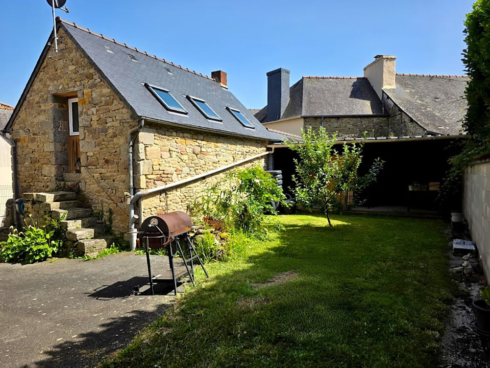 Rare sur le marché Ensemble immobilier de caractère au coeur de Saint-Nicolas-du-Pélem (22480)