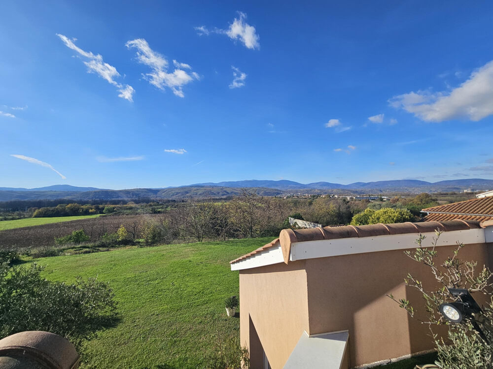 MAISON AVEC UN BEAU TERRAIN