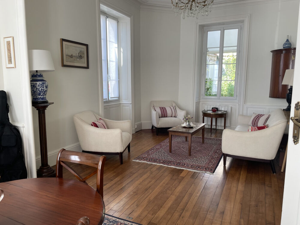 COGNAC MAISON DE CARACTERE ENTIEREMENT RENOVEE 5 CHAMBRES UN BUREAU UN JARDIN PROCHE DU JARDIN PUBLIC ET DE LA