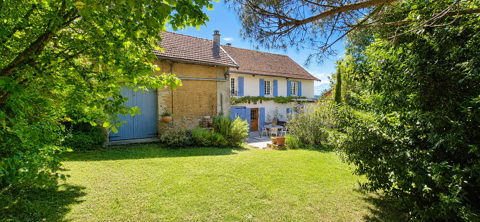   B�tisse de 140 m2 habitables sur parce de 3375 m2, avec garage, grange et caves. Maison - 6 pi�ce(s) - 140 m�