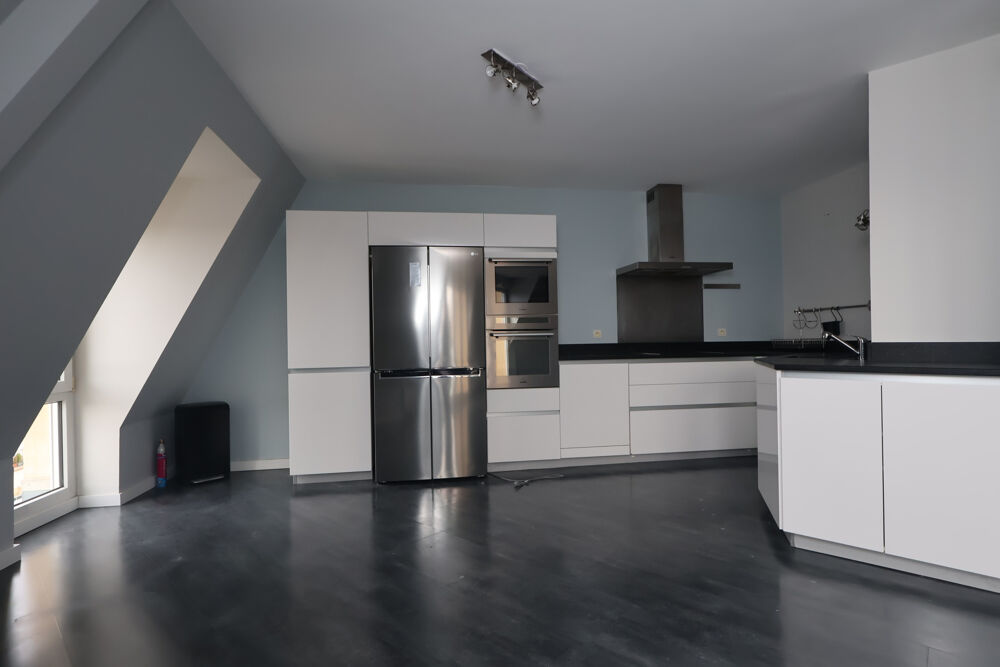 METZ SABLON Place Saint Livier appartement T 4 de 116 m2 3 chambres balcon garage et climatisation