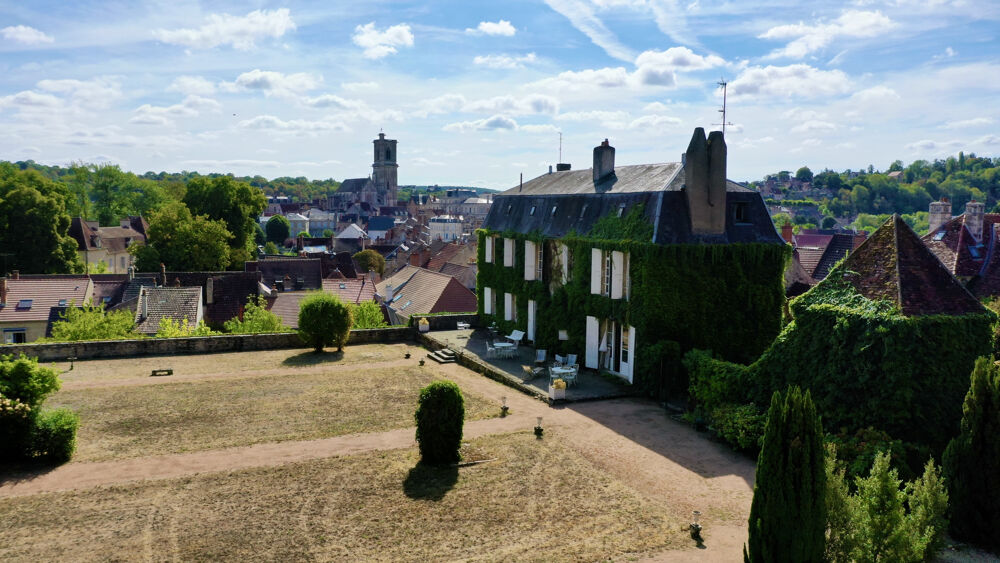 Ancien couvent de caractère sur les hauteurs de Clamecy
