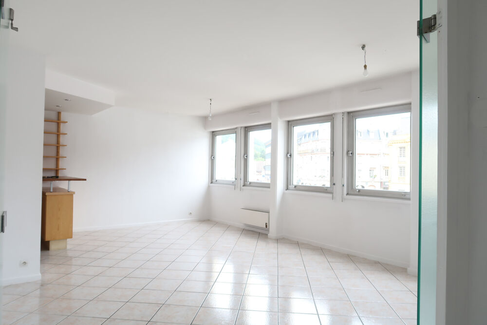 Vente Appartement LONGWY, FACE A LA GARE FERROVIAIRE SUR LA BELLE PLACE LECLERC APPARTEMENT LIBRE DE SUITE DE 84M2  + UNE CAVE P Longwy