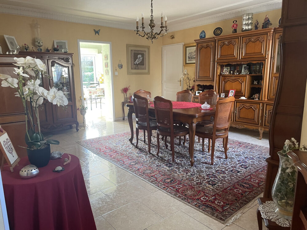 COGNAC CENTRE VILLE - MAISON CONTEMPORAINE - 178 M2 DE LUMIERE ET DE SERENITE - 3 CHAMBRES - GARAGE- JARDIN